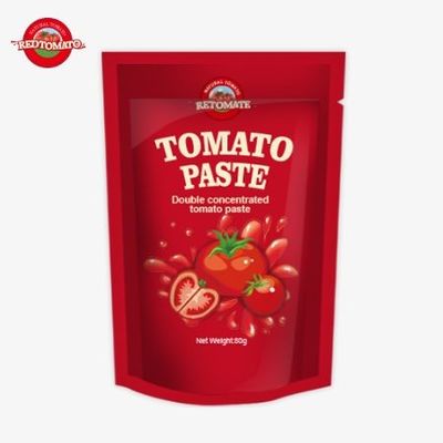 Kantong berdiri berisi 80 g pasta tomat terkonsentrasi ganda yang ditawarkan dengan tingkat kemurnian yang bervariasi dari 30% hingga 100%
